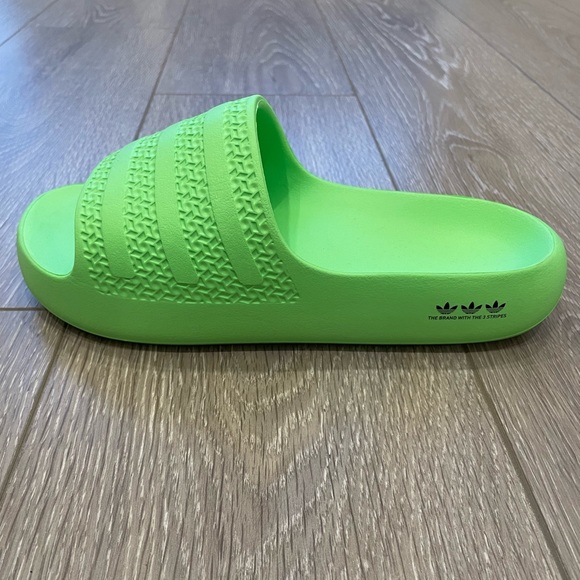 Size 8 adidas Adilette Ayoon slides in solar green - Picture 5 of 10